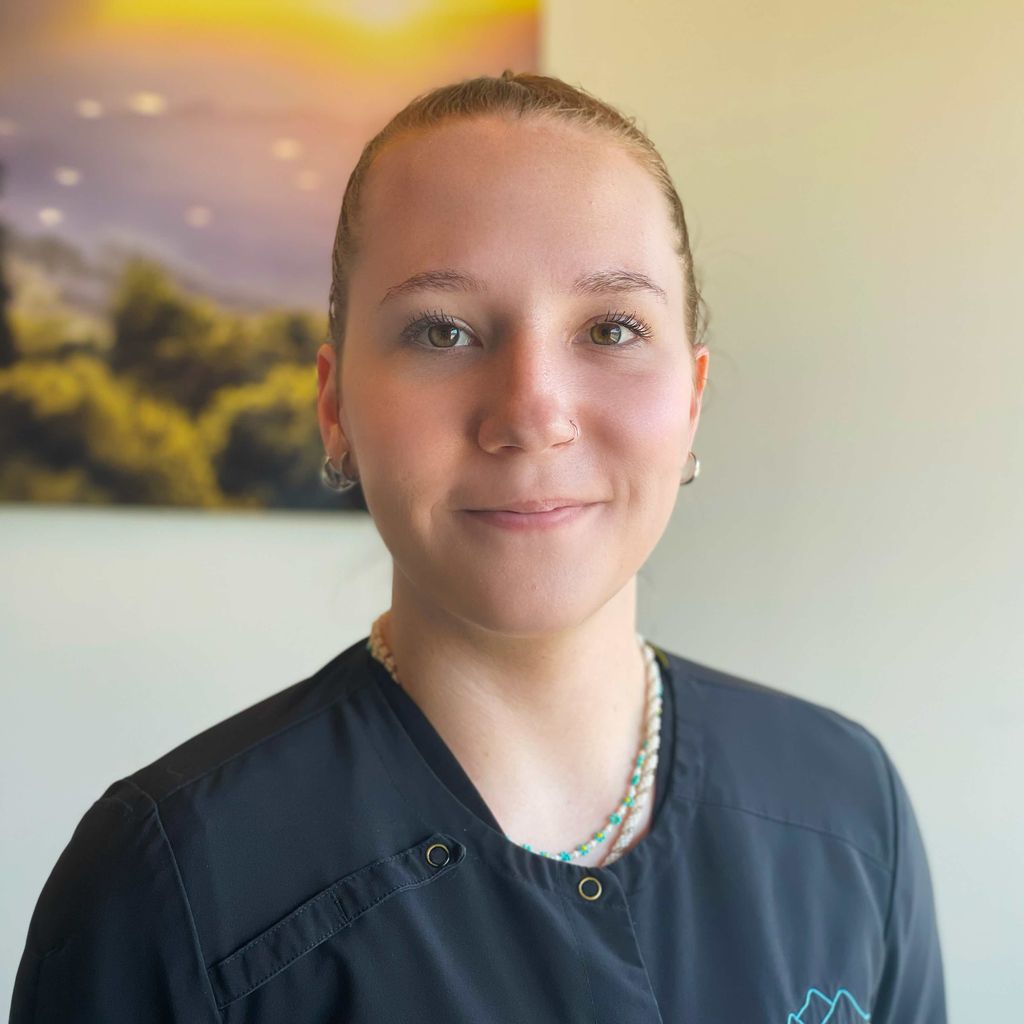 Becca — Dental Assistant